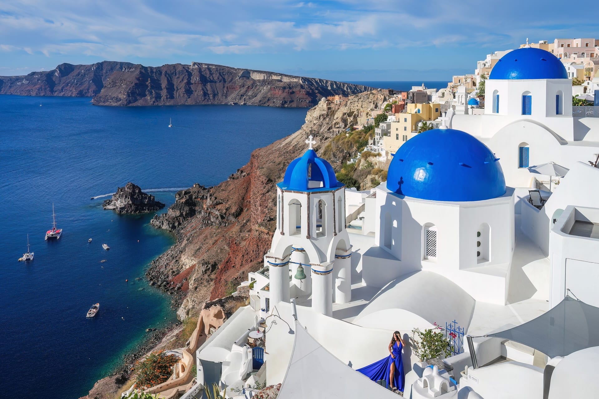 Classic blue-dome photography viewpoint in Oia, Santorini